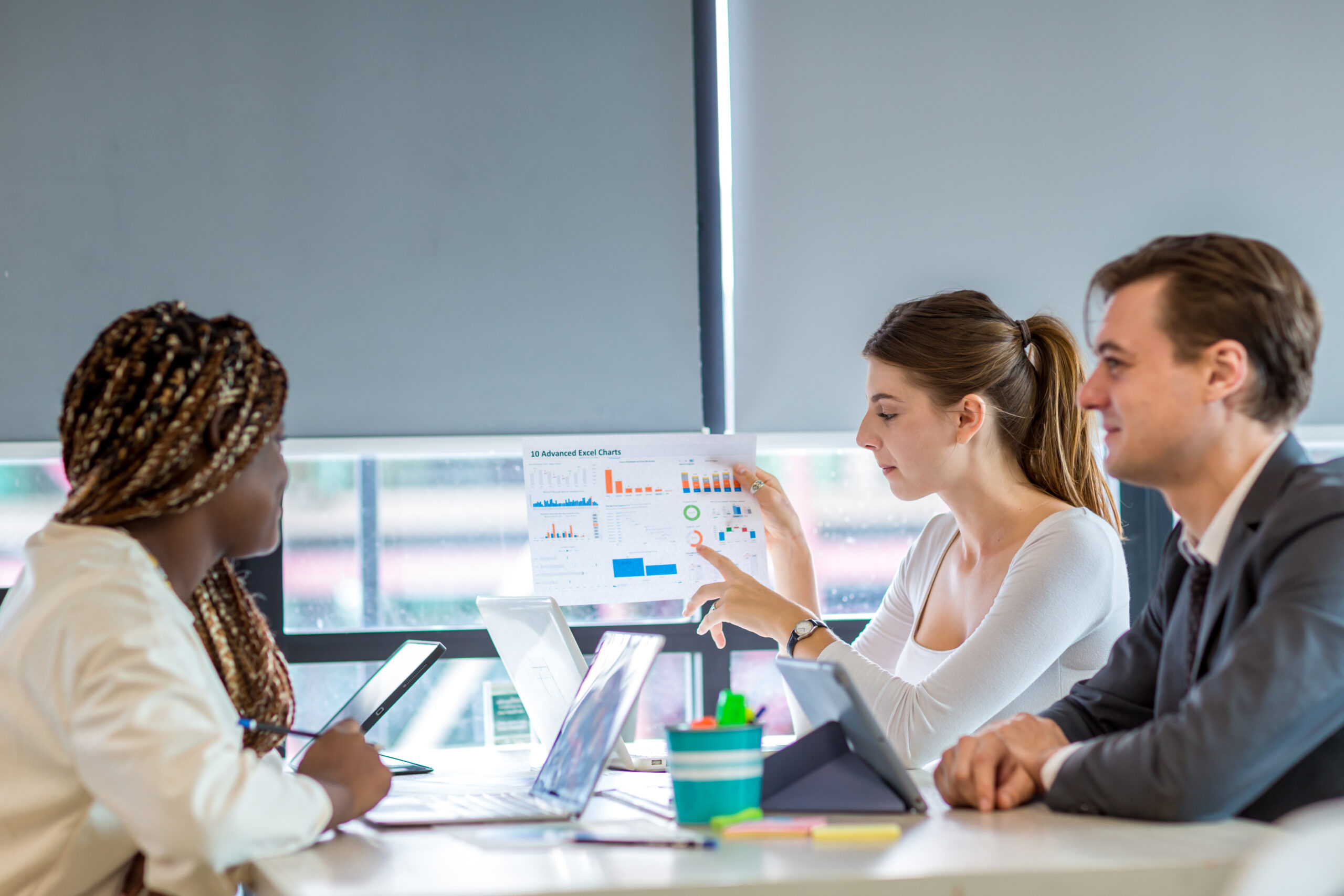 diverse-colleagues-gather-in-brainstorm-discuss-st-2025-03-28-07-42-08-utc